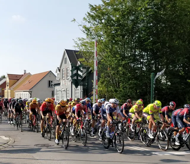 Arrangerer du løb eller andet, der krydser vores spor?