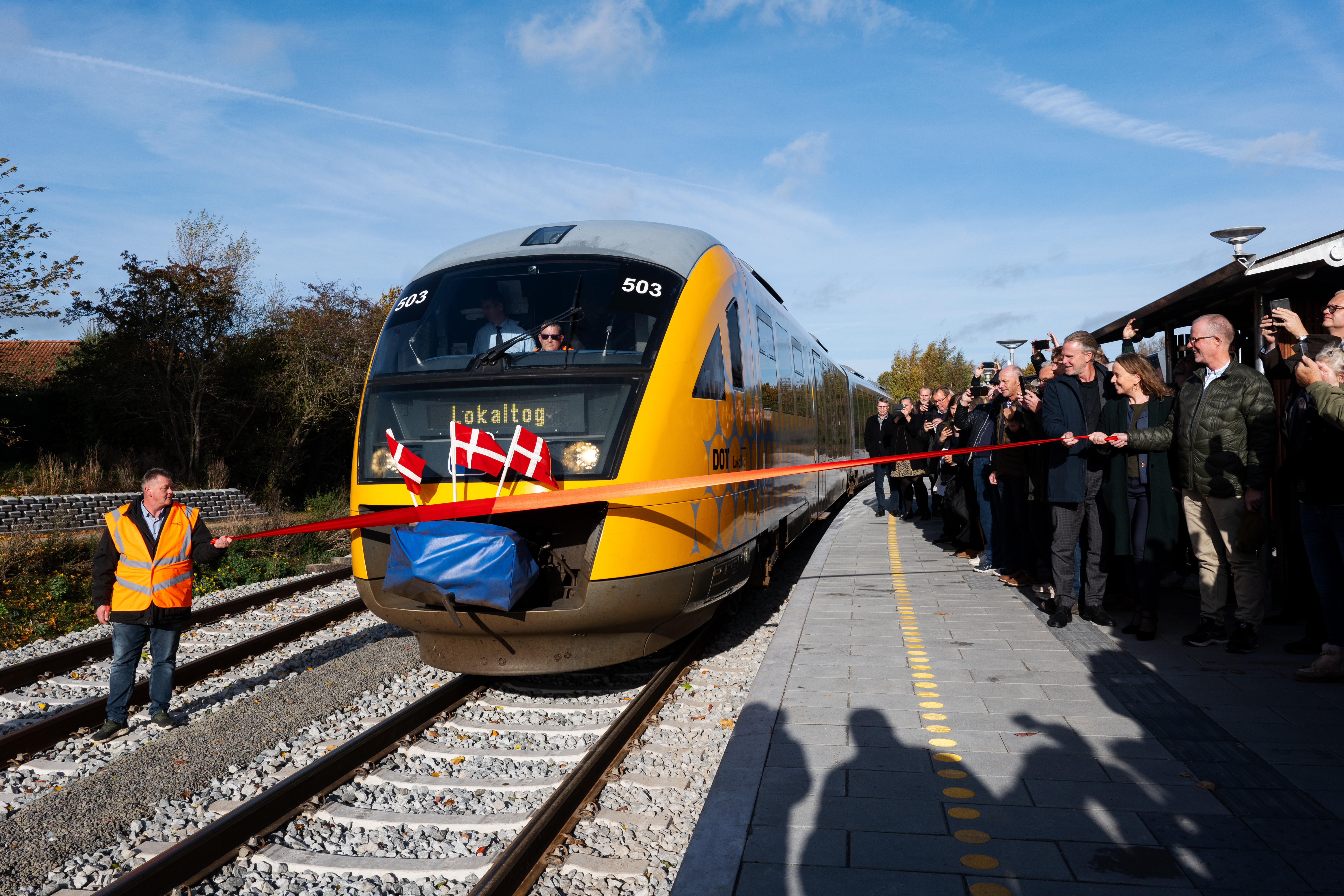 Lokaltogs lokomotiv klippede snoren til ny station i Rødvig og den renoverede Østbane